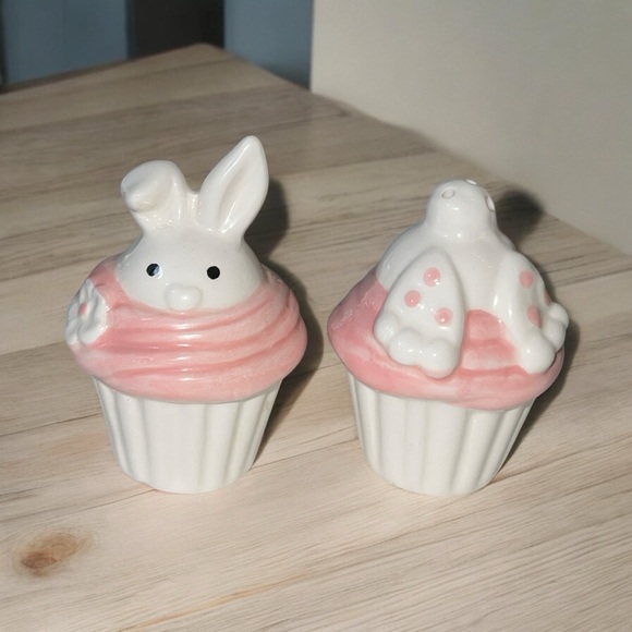 Other - Cupcakes Bunny Salt and Pepper Shakers